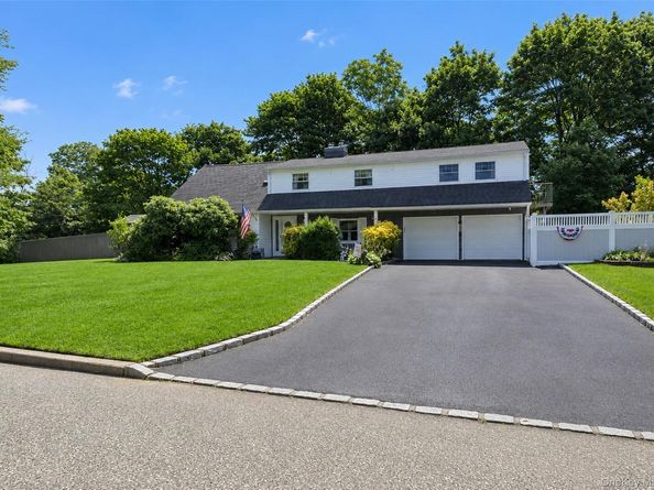 30 Hackberry Lane, Holbrook NY 11741