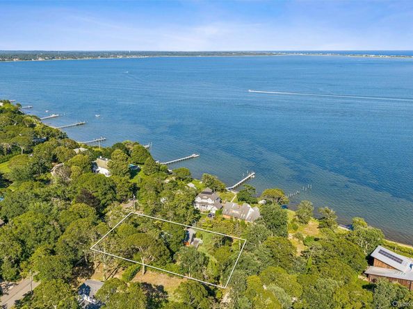 172 Bay Avenue E, Hampton Bays NY 11946