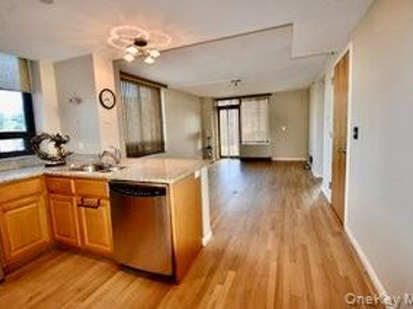 11624 Grosvenor Lane 4D, Kew Gardens NY 11418