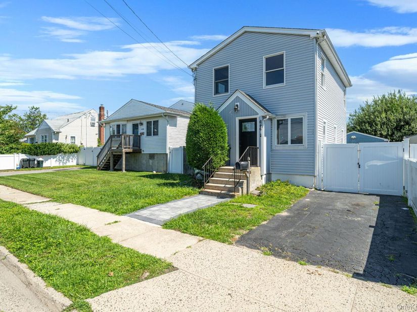 646 S 7th Street, Lindenhurst NY 11757