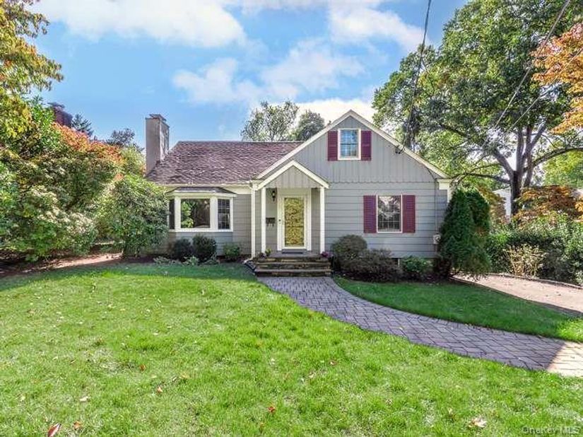 5 Edgewood Avenue, Glen Head NY 11545