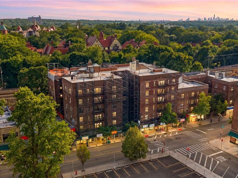 7234 Austin St F6, Forest Hills NY 11375