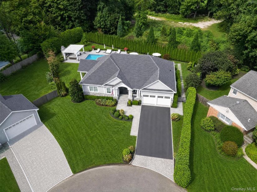 14 The Spur, Locust Valley NY 11560