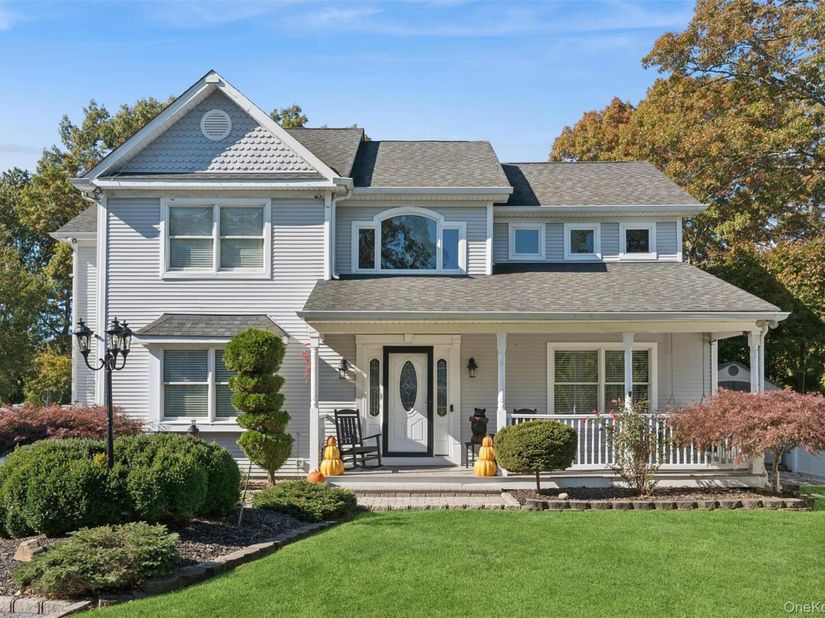 2570 Sycamore Avenue, Ronkonkoma NY 11779