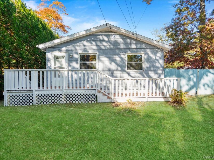 11 Nelson Place, Mastic NY 11950