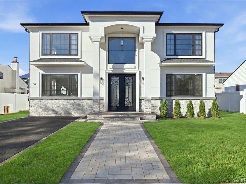 10 Terry Street, Hicksville NY 11801