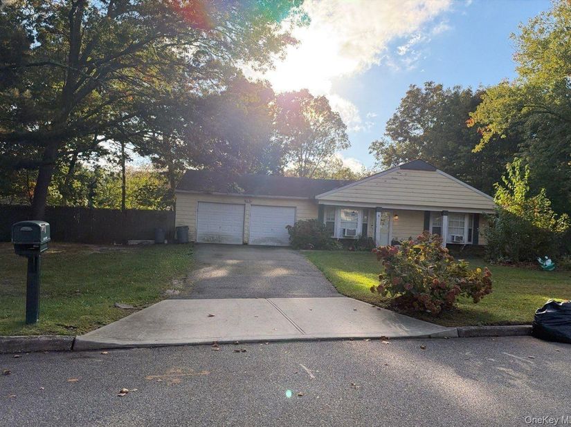 6 Mount Snow Lane, Coram NY 11727