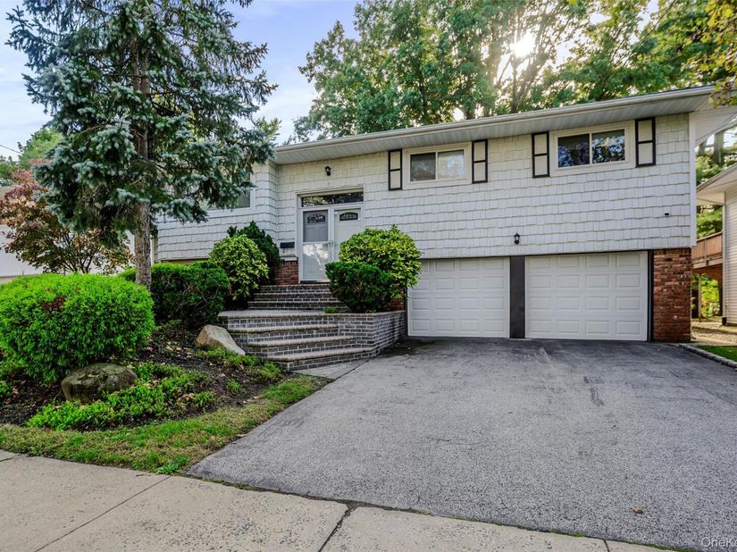 559 Leheigh Lane, Woodmere NY 11598