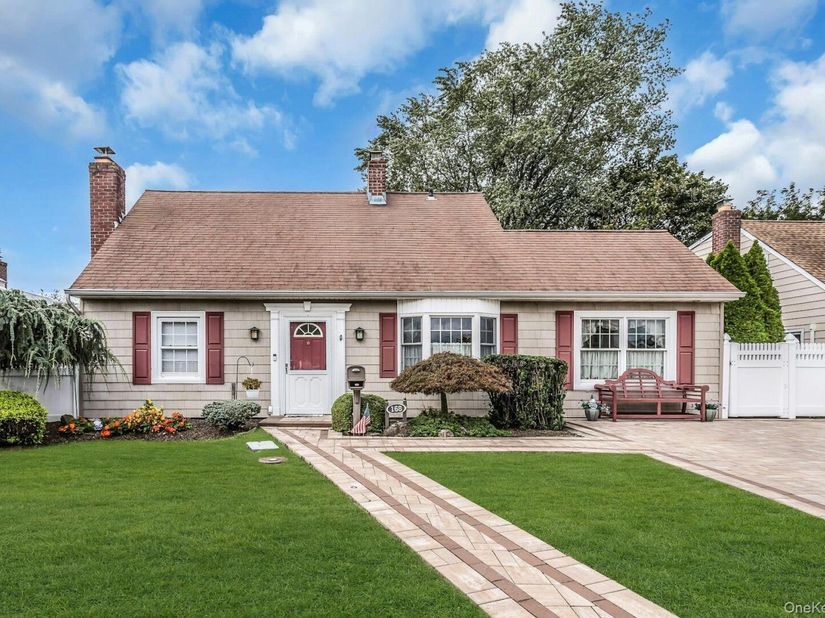 168 Saddle Lane, Levittown NY 11756