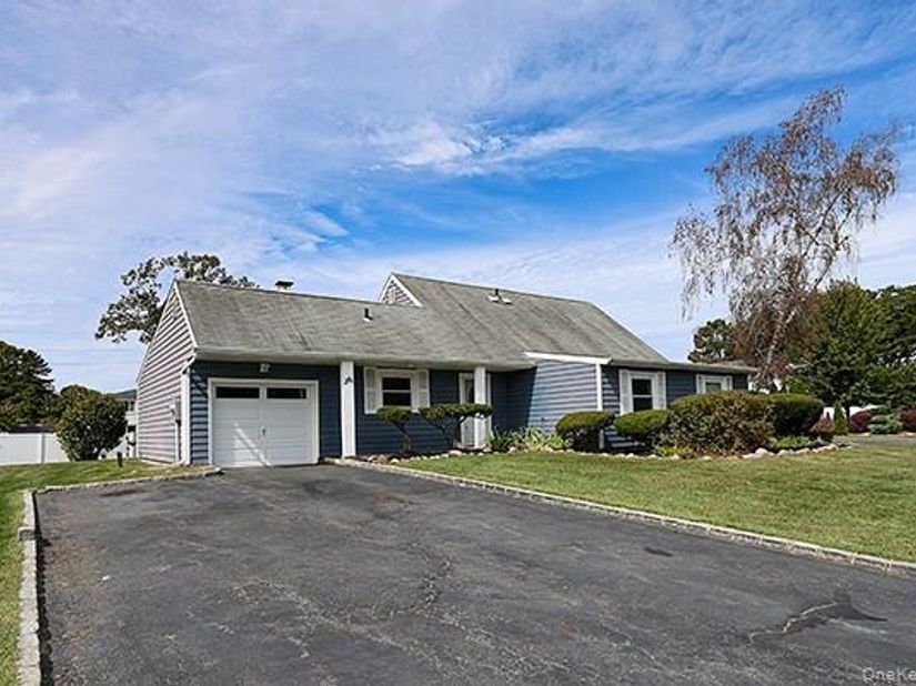 36 Torrey Pine Lane, Medford NY 11763