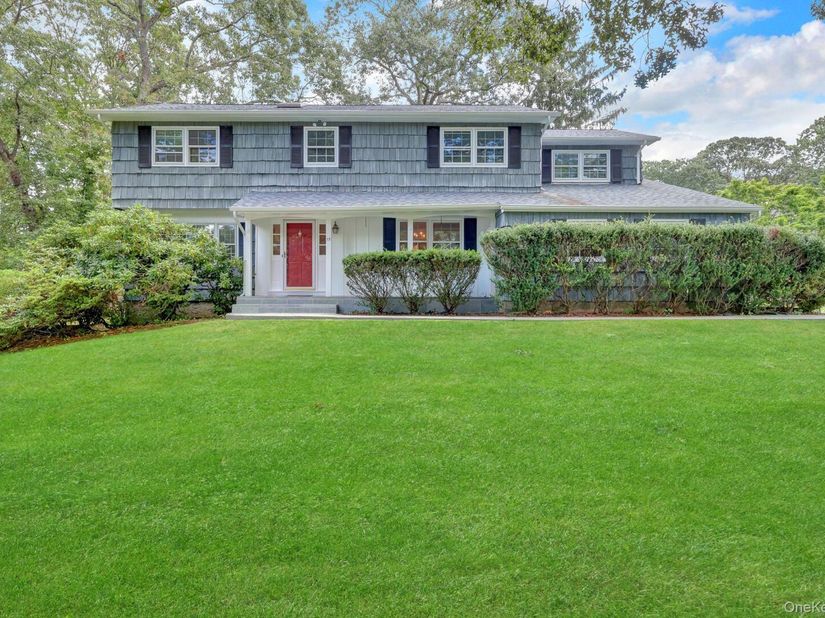 15 Tobi Lane, East Setauket NY 11733