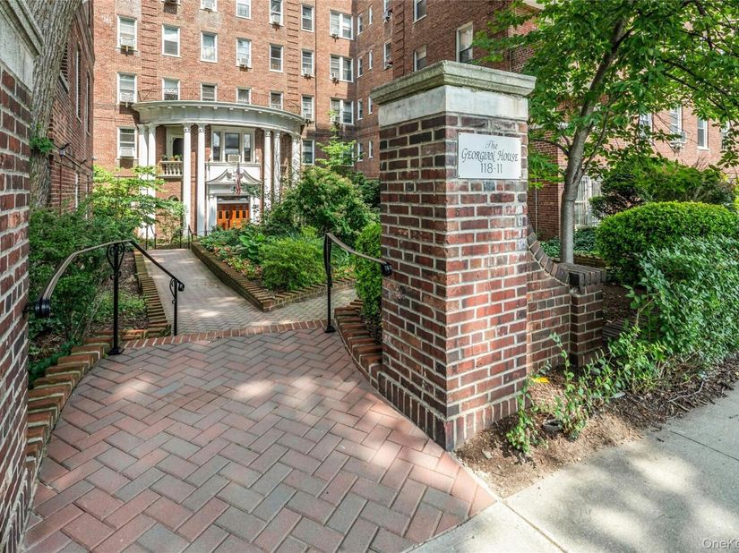 118-11 84 Avenue 406, Kew Gardens NY 11415