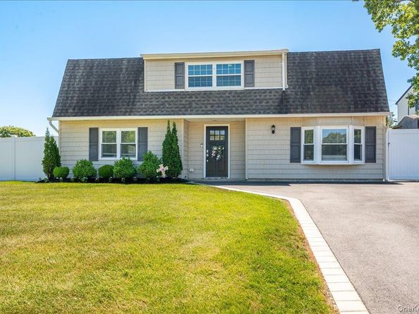 10 Rutgers Road, Farmingville NY 11738