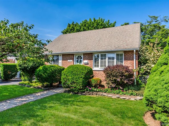 2453 Aberdeen Street, East Meadow NY 11554