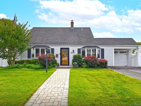 35 Ranch Lane, Levittown NY 11756