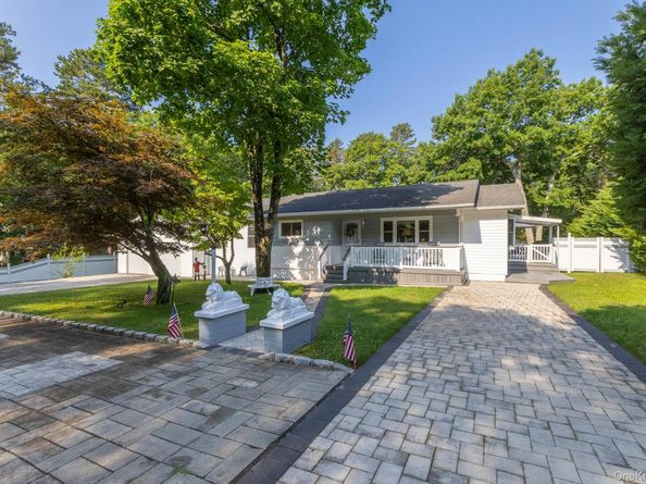 276 Parkway Drive, Calverton NY 11933