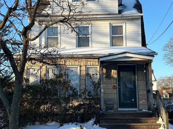 19 Everett Street, Lynbrook NY 11563