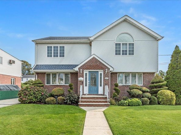 922 N 1st Street, New Hyde Park NY 11040