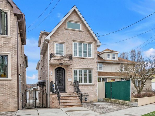 717 College Place, College Point NY 11356