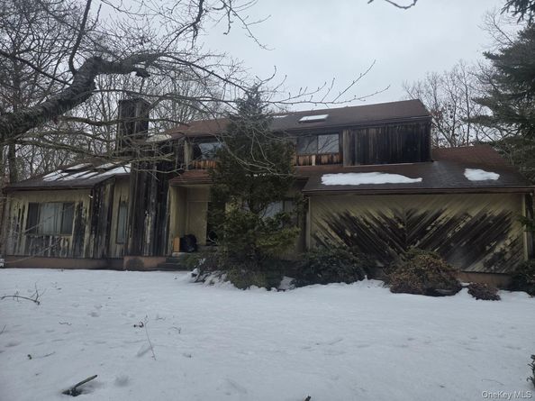 9 Haney Court, Manorville NY 11949