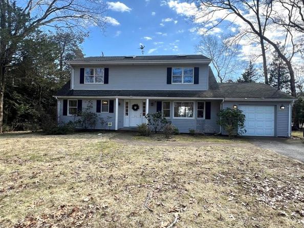 55 Leafy Way, Aquebogue NY 11931