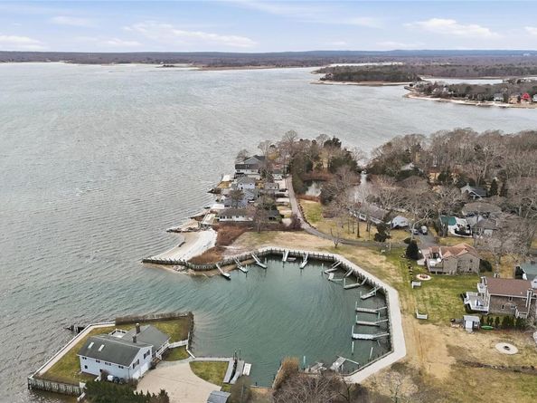 55 Leafy Way, Aquebogue NY 11931