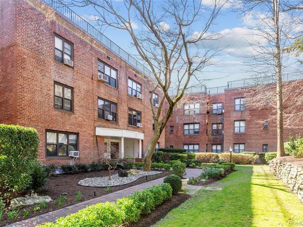 2 Townhouse Place 3N, Great Neck NY 11021