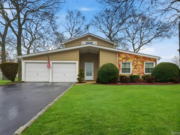 5431 Expressway Drive N, Holtsville NY 11742