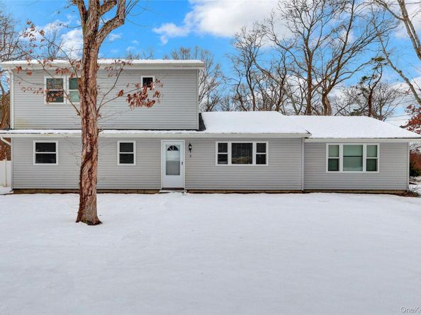 2 7th Street, Center Moriches NY 11934