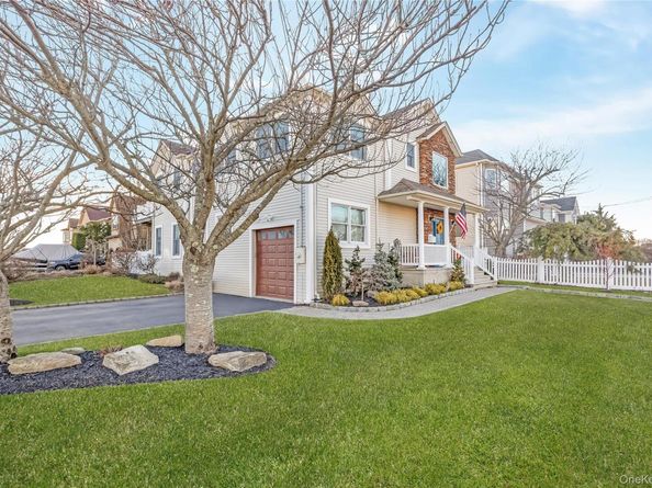 120 Neptune Place, Massapequa NY 11758