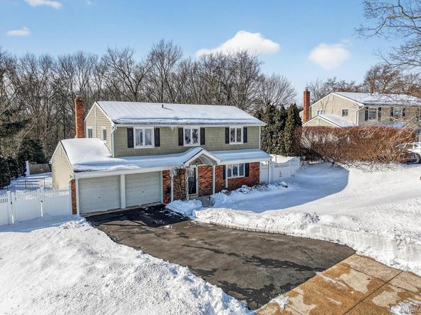 18 Hill Lane, Smithtown NY 11787