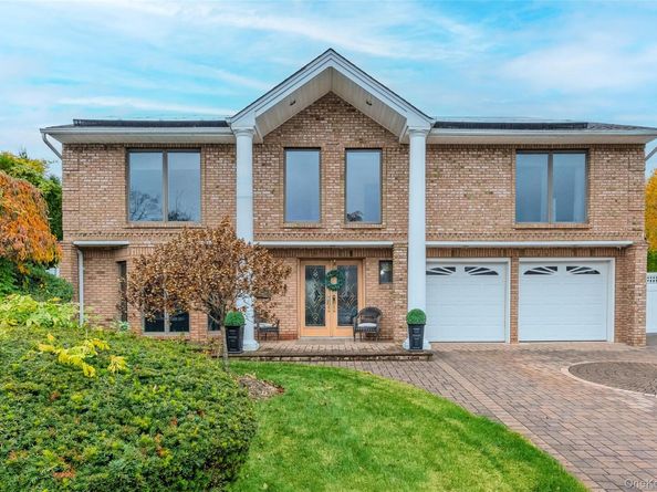 709 Demott Court, Westbury NY 11590