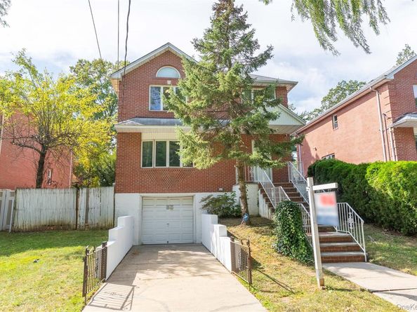 8716 Palo Alto Street, Hollis NY 11423