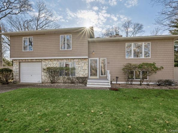 10 Harbor Road, Hampton Bays NY 11946