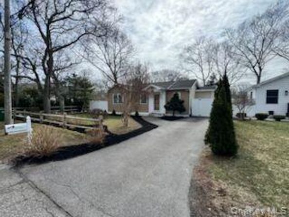 24 Woodridge Road, Hampton Bays NY 11946