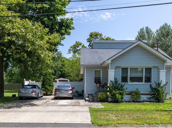 175 S Dunton Avenue, East Patchogue NY 11772