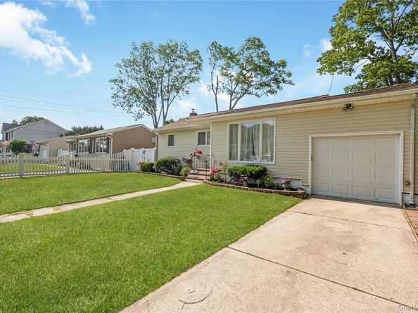 787 Frankford Road, West Babylon NY 11704