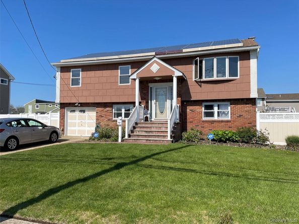 84 Surf Road, Lindenhurst NY 11757
