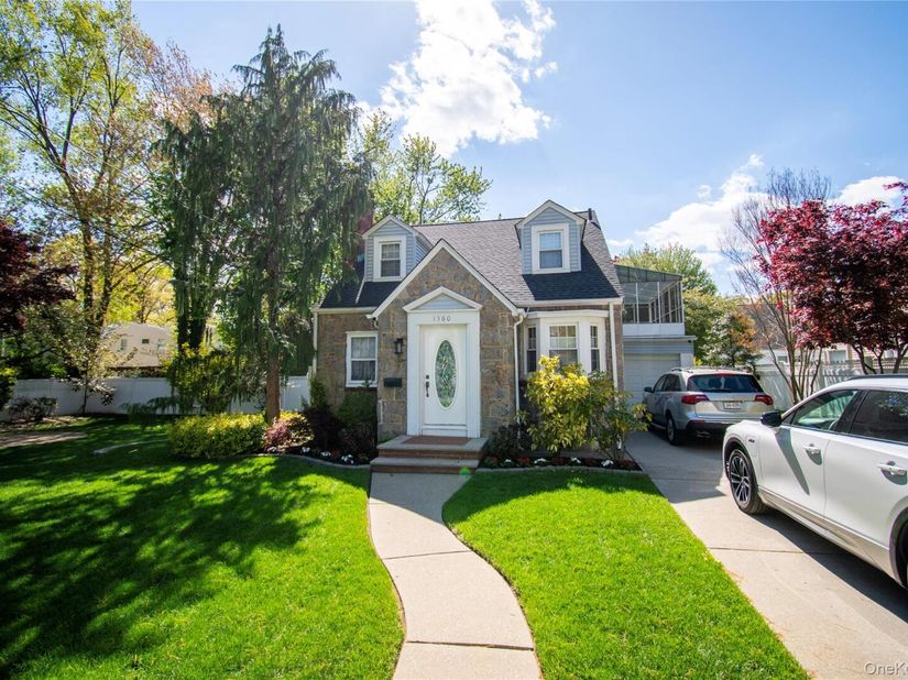 1360 Beulah Court, Baldwin NY 11510