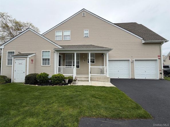19 Meadow Pond Circle, Miller Place NY 11764