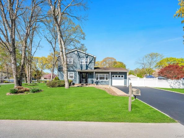 56 Pamlico Avenue, Ronkonkoma NY 11779