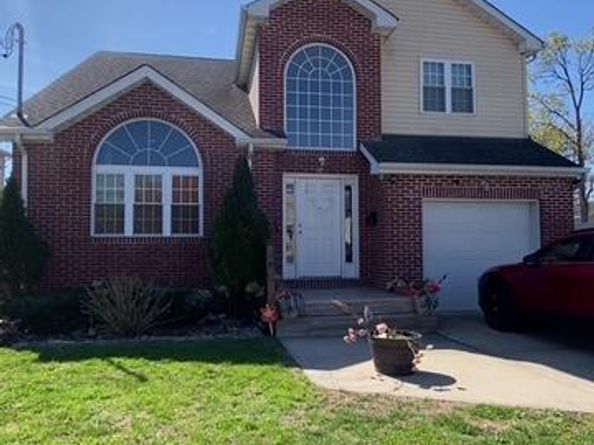 32 Maple Avenue, Hempstead NY 11550