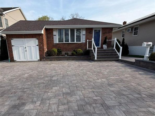 1580 N Jerusalem Road, Merrick NY 11566
