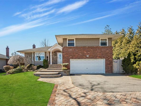 37 Winthrop Road, Plainview NY 11803