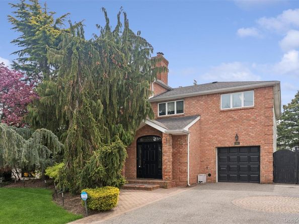 2064 Oliver Way, Merrick NY 11566