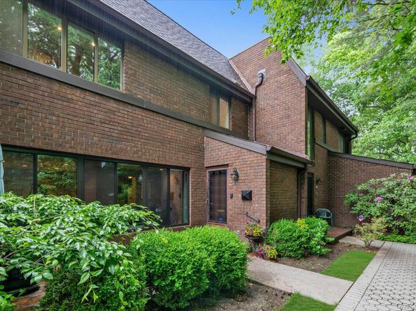 41 Spring Hollow, Roslyn NY 11576