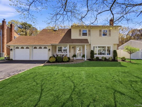 39 Fallen Leaf Road, Holbrook NY 11741