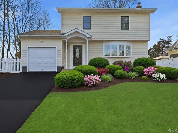 10 Curlin Lane, Saint James NY 11780
