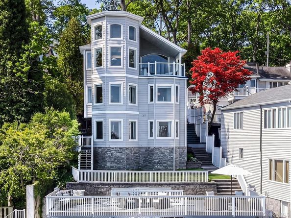 565 McKinley Terrace, Centerport NY 11721
