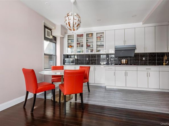 13605 Sanford Avenue 4Q, Flushing NY 11355